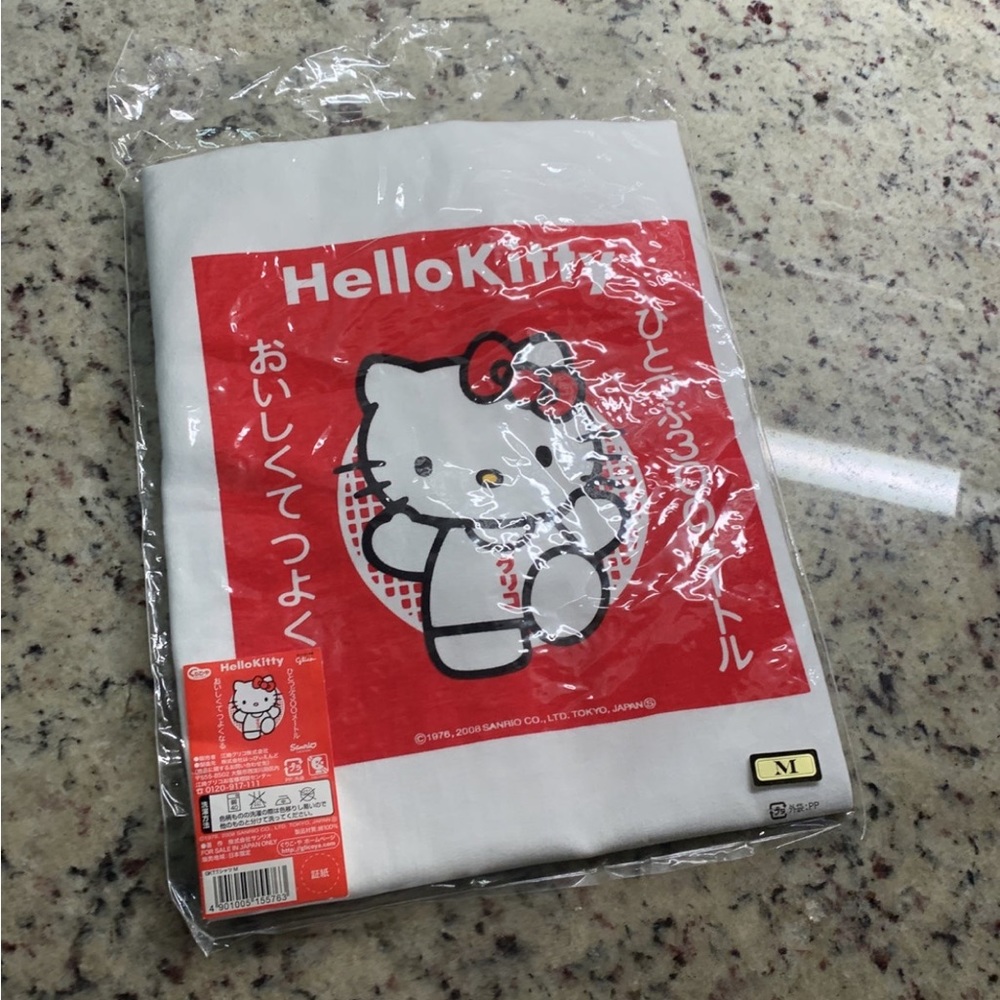 NWT Hello Kitty T-Shirt Size M